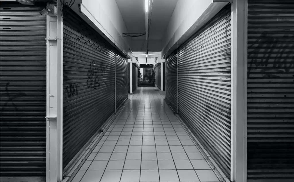 This image of a closed-down market highlights the fight against fake shops.
