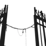 Dieses Bild eines offenen Tores veranschaulicht unser Thema rund um die Frage, wie ein Domain-Block Ihr Online-Portfolio absichern kann.